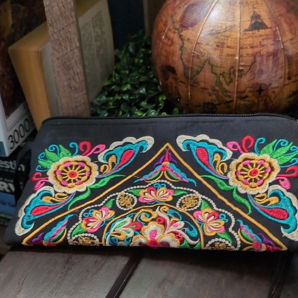 Black Embroidered Floral Geometric Wallet - Picture 2 of 7